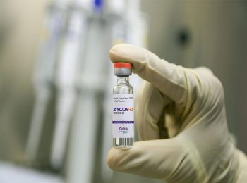 जॉयकोव डी वैक्सीन: कैडिला मांग रही तीन टीकों की खुराक के 1900 रुपये, केंद्र कीमत कम कराने में जुटा